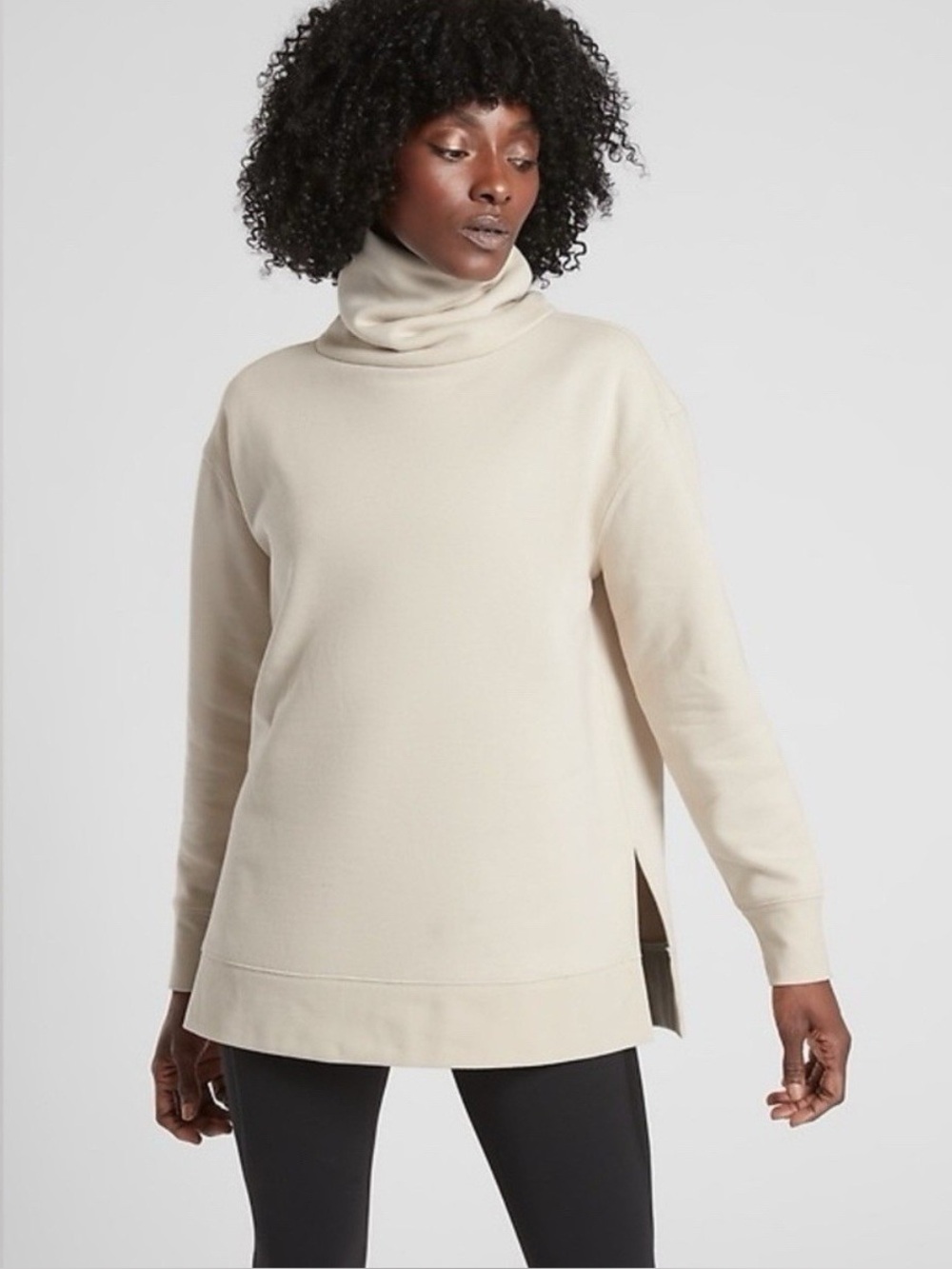 Athleta 24/7 Cream Funnel Neck Sweatshirt Size Medium